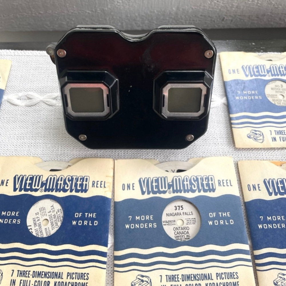 Vintage Sawyer’s Black View-Master Model C  1946-1955 w/ 16 Reels